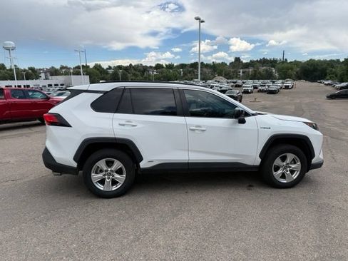 Used 2021 Toyota RAV4 LE AWD/4WD image 7