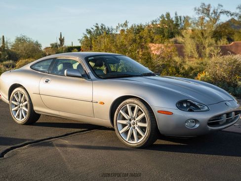 Used 2003 Jaguar XK8 Coupe image 12