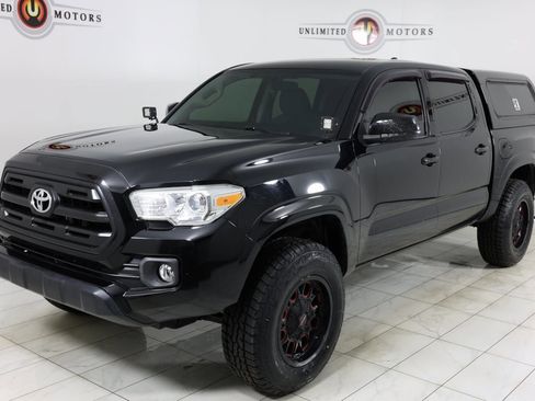 Used 2017 Toyota Tacoma SR image 5
