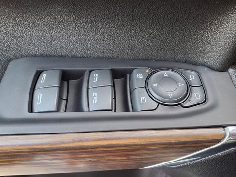 Used 2022 Chevrolet Silverado 1500 High Country w/ Technology Package image 14