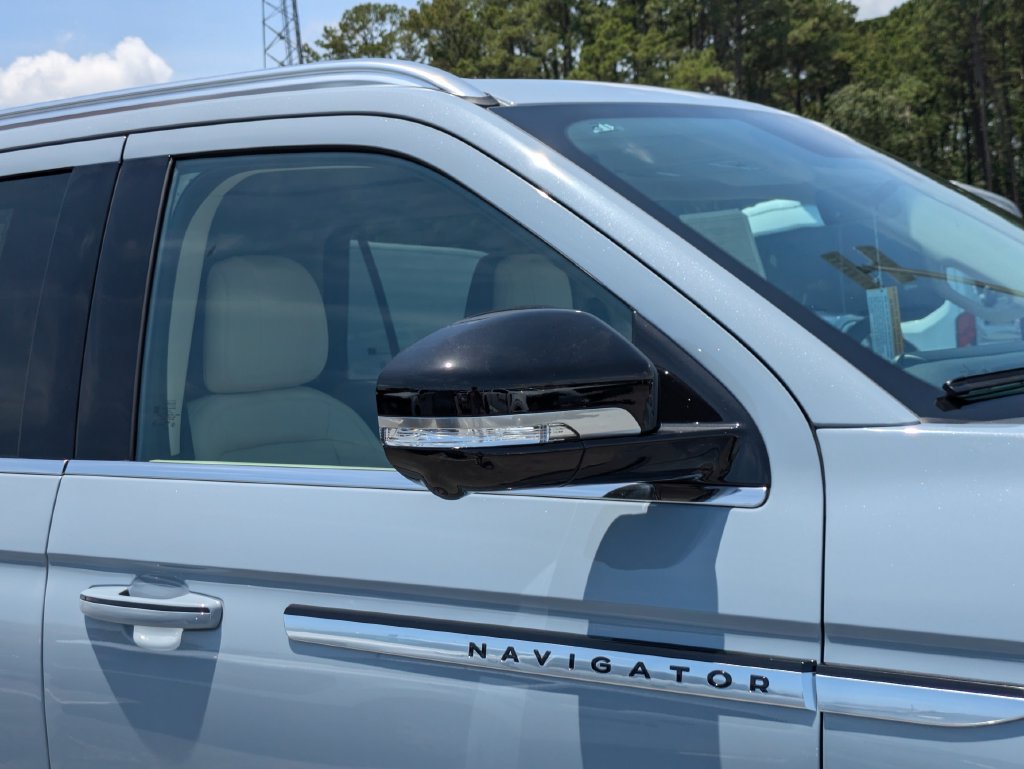 New 2027 Lincoln Navigator L Reserve AWD/4WD image 12