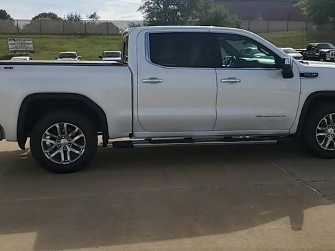 Used 2021 GMC Sierra 1500 SLT w/ SLT Premium Package AWD/4WD image 9
