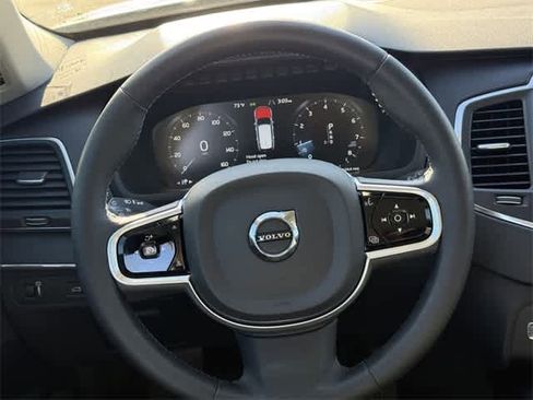 Used 2020 Volvo XC90 T5 Momentum w/ Protection Package Premier image 17