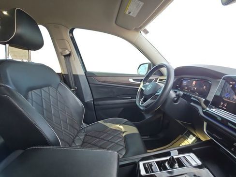 Used 2024 Volkswagen Atlas SEL Premium R-Line image 16