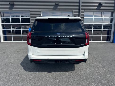 Used 2025 Ford Expedition Active AWD/4WD image 3
