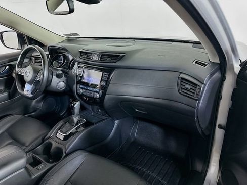 Used 2018 Nissan Rogue SL image 10