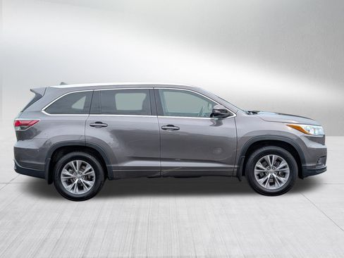 Used 2015 Toyota Highlander XLE AWD/4WD image 2