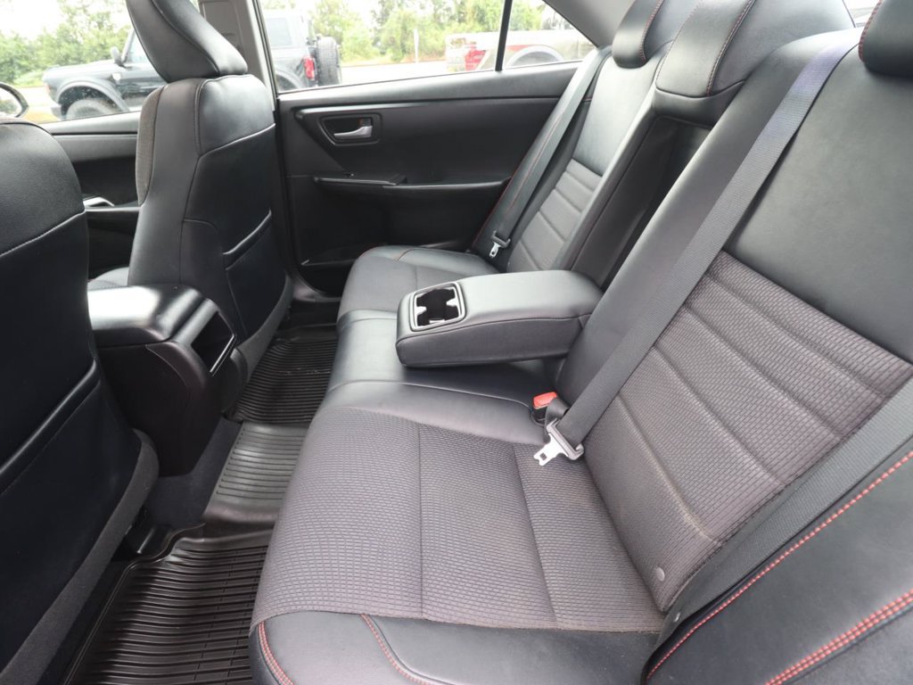 Used 2016 Toyota Camry SE w/ Moonroof Package FWD image 12
