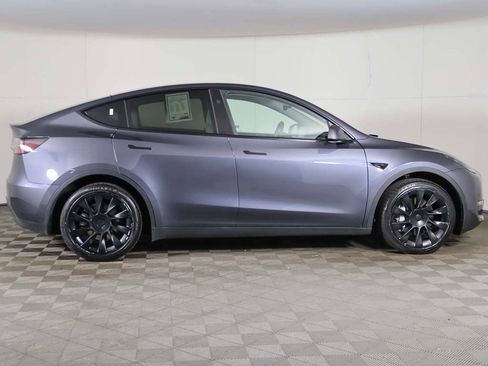 Used 2023 Tesla Model Y 2WD image 19