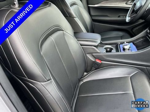 Used 2025 Jeep Grand Cherokee Limited w/ Luxury Tech Group II AWD/4WD image 23