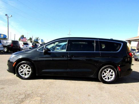 Used 2017 Chrysler Pacifica Touring image 5