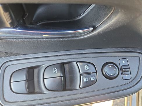 Used 2021 Nissan Versa SV image 26