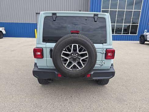 Used 2024 Jeep Wrangler Unlimited Sahara w/ Technology Group AWD/4WD image 5