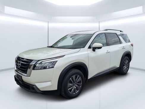 Used 2024 Nissan Pathfinder SV FWD image 7