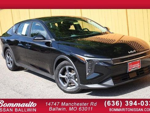 Used 2025 Kia K4 FWD image 1