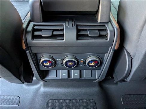 Used 2023 Land Rover Defender 110 X-Dynamic SE AWD/4WD image 18