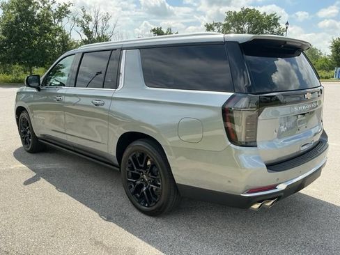 Used 2025 Chevrolet Suburban High Country AWD/4WD image 4