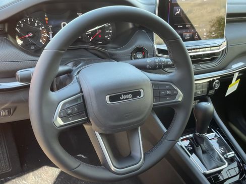 New 2026 Jeep Compass Latitude image 22