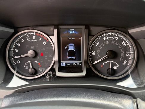 Used 2023 Toyota Tacoma TRD Off-Road w/ Advanced Technology Package AWD/4WD image 19