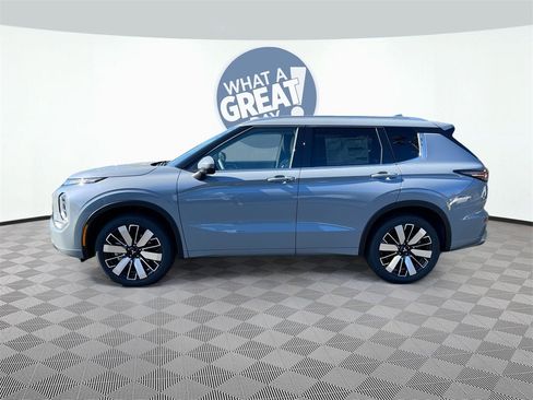 New 2026 Mitsubishi Outlander SEL image 3