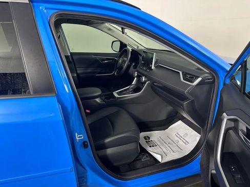 Used 2021 Toyota RAV4 XLE Premium w/ Carpet Mat Package (TMS) FWD image 10