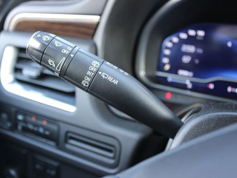 Used 2023 Chevrolet Suburban Premier image 43