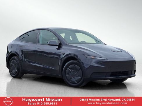 Used 2026 Tesla Model Y AWD image 1