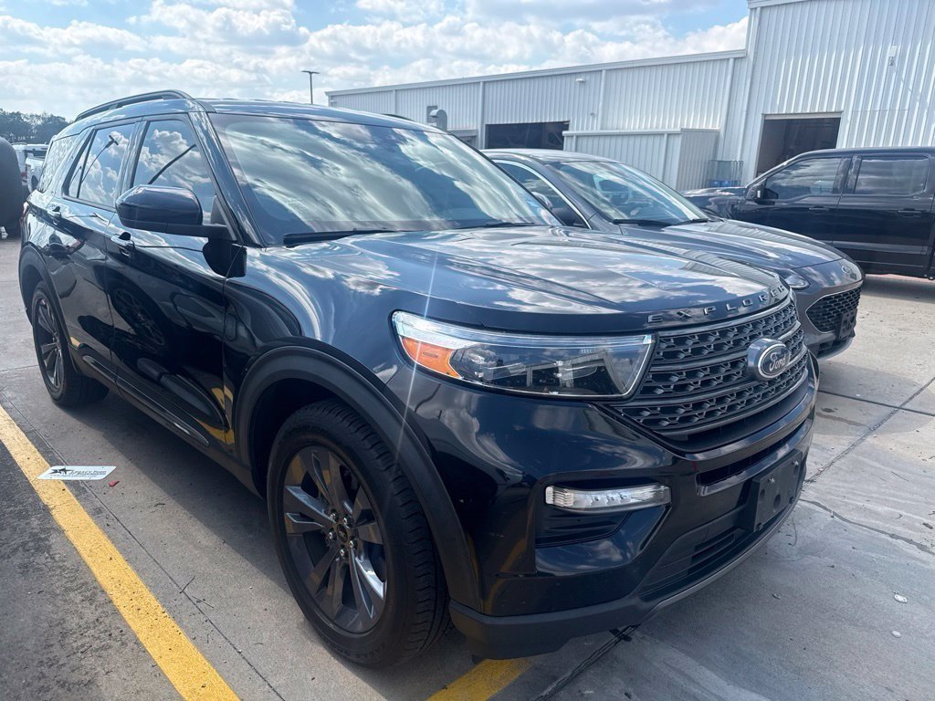 Used 2023 Ford Explorer XLT w/ Equipment Group 202A RWD image 3