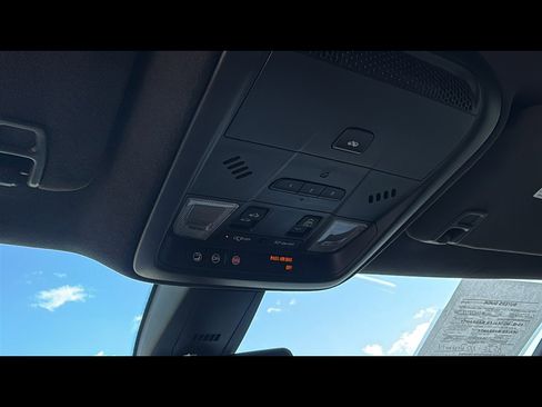 Used 2017 Cadillac XT5 Platinum image 17