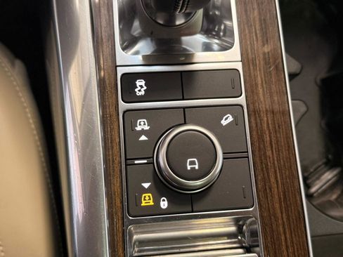 Used 2018 Land Rover Range Rover Sport HSE image 40