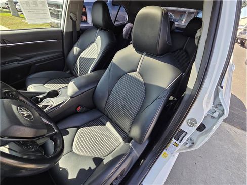 Used 2020 Toyota Camry SE w/ Carpet Mat Package FWD image 13