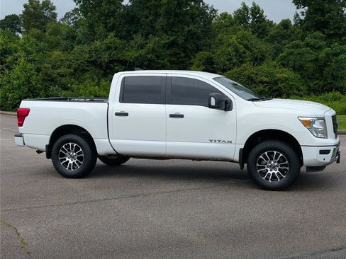 Used 2024 Nissan Titan SV w/ SV Convenience Package AWD/4WD image 14