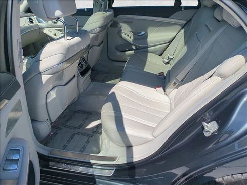 Used 2017 Mercedes-Benz S 550 Sedan image 21