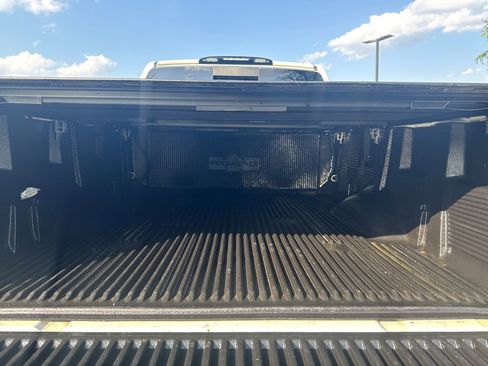 Used 2018 Nissan Titan SV AWD/4WD image 21