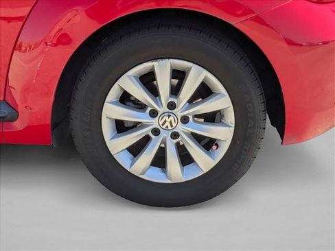 Used 2015 Volkswagen Beetle 1.8T FWD image 22