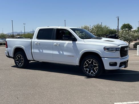 Used 2025 RAM 1500 Laramie w/ Sport Appearance Package AWD/4WD image 7