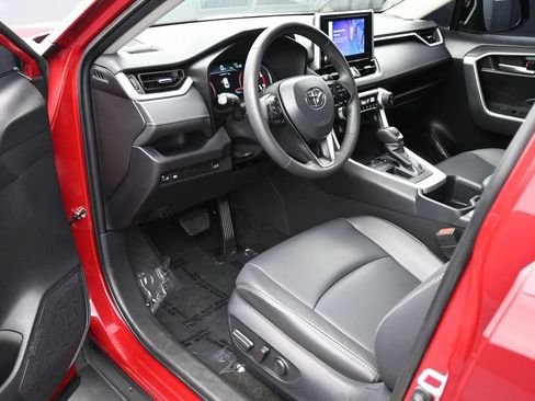 Used 2025 Toyota RAV4 XLE Premium FWD image 2