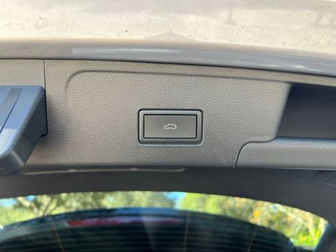 Used 2025 Volkswagen Atlas Cross Sport SE image 21