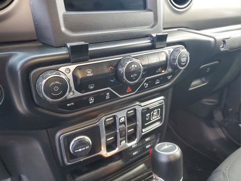 Certified 2020 Jeep Gladiator Sport w/ Quick Order Package 24S image 17