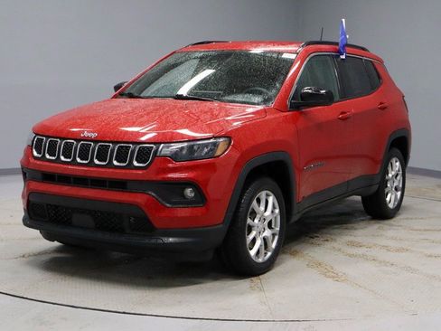Used 2023 Jeep Compass Latitude image 6
