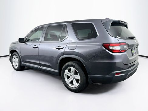 Used 2023 Honda Pilot LX image 5