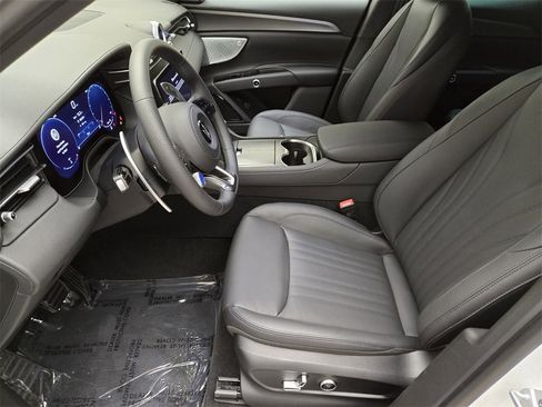 New 2024 Maserati Grecale GT image 17