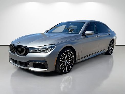 Used 2018 BMW 750i image 7