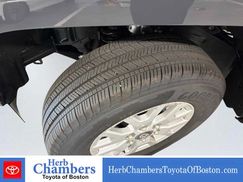 Used 2026 Toyota Tacoma SR5 AWD/4WD image 8
