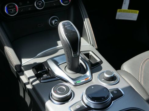 Used 2025 Alfa Romeo Stelvio Sprint AWD/4WD image 19