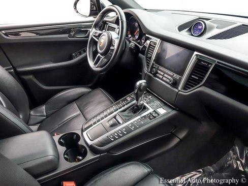 Used 2018 Porsche Macan Sport Edition AWD/4WD image 33