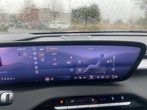 Used 2025 Buick Enclave Preferred image 22