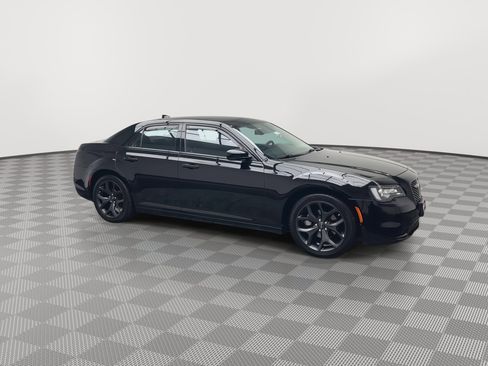 Used 2022 Chrysler 300 Touring w/ Sport Appearance Package image 34