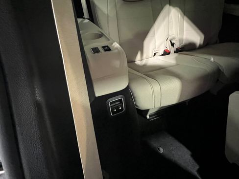 Used 2022 Mercedes-Benz GLS 450 4MATIC image 57