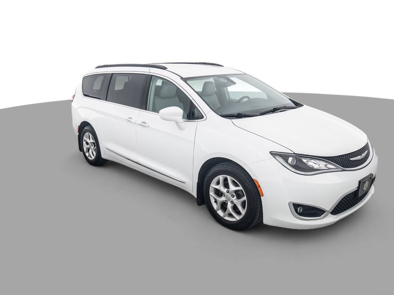 Used 2017 Chrysler Pacifica Touring-L w/ Tire & Wheel Group FWD image 3